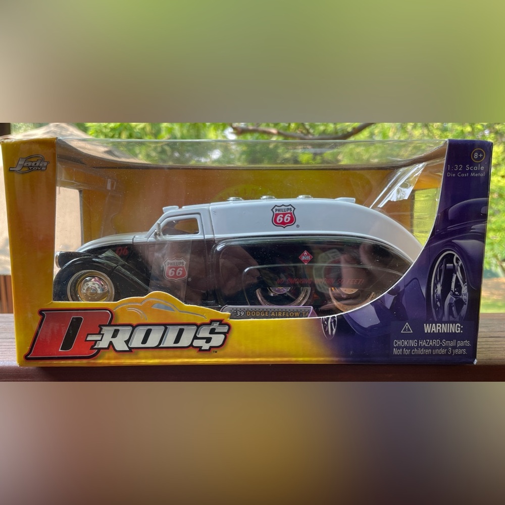 D-Rods - 1939 Dodge Airflow Tanker - Phillips 1:32 Scale Car